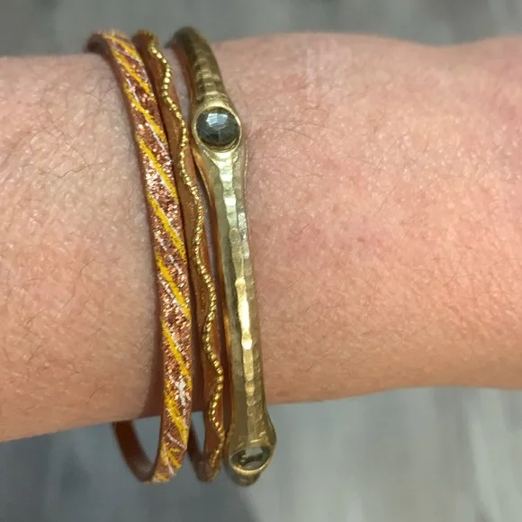 Three bracelets - Picture 3 of 7